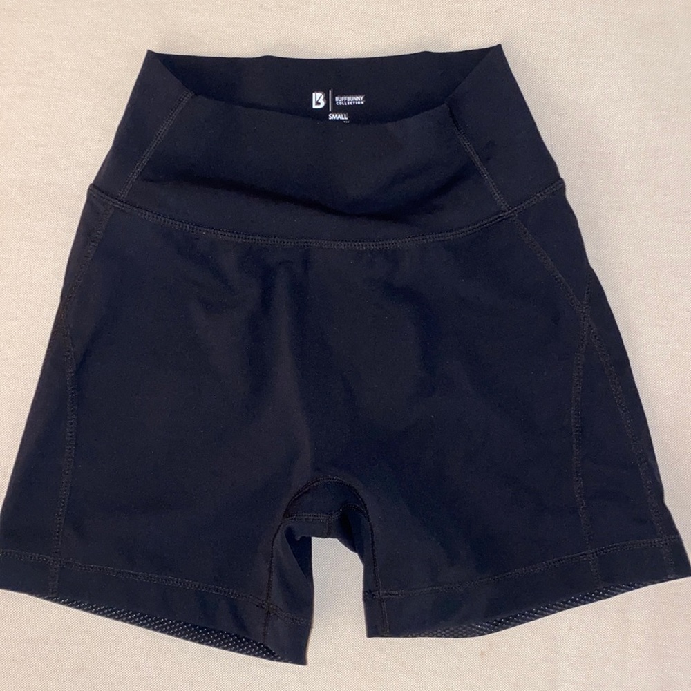 Buff Bunny Spin Short - Onyx size SMALL
